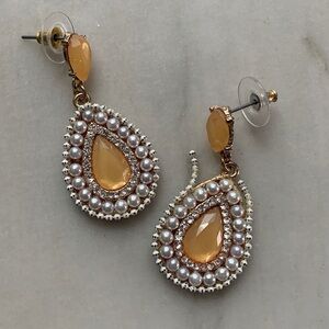 1980 Pearl and Gold Teardrop Earrings *FLAW*